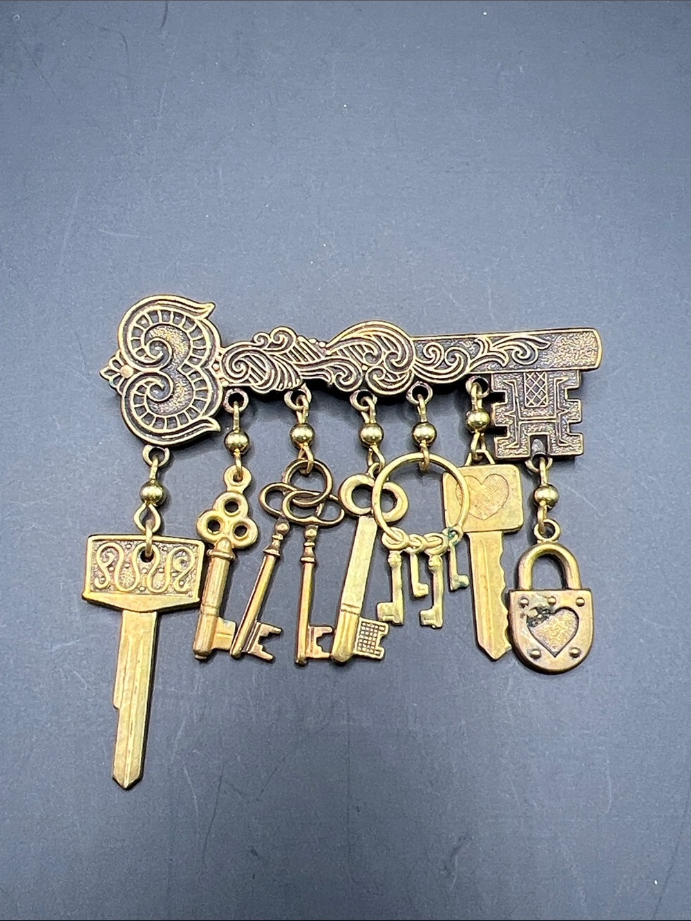 Vintage-Inspired Gold Tone Key Charm Brooch - Decorative Key Dangle Pin